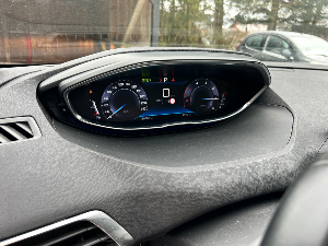 PEUGEOT 5008 Thumbnail 2