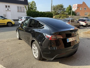 TESLA Model Y Rwd Thumbnail 7