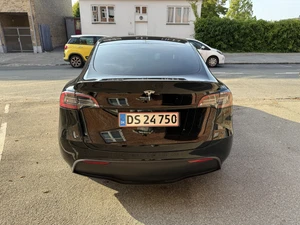 TESLA Model Y Rwd Thumbnail 6