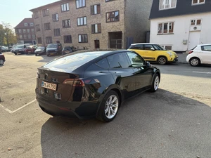 TESLA Model Y Rwd Thumbnail 5