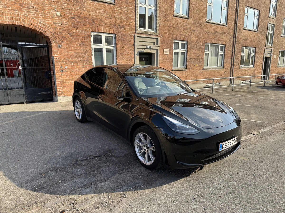TESLA Model Y Rwd