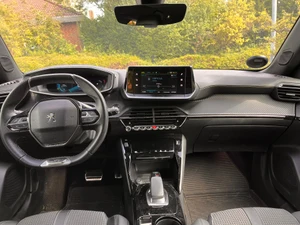PEUGEOT E-2008 Thumbnail 6