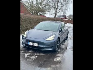 TESLA Model 3 Thumbnail 3