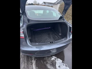 TESLA Model 3 Thumbnail 2