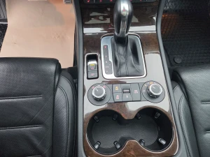 VOLKSWAGEN Touareg Thumbnail 9