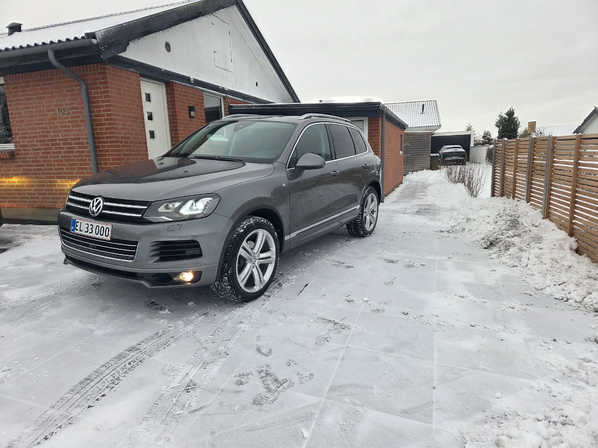 VOLKSWAGEN Touareg