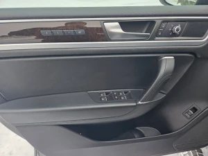 VOLKSWAGEN Touareg Thumbnail 12