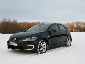 VOLKSWAGEN Golf Thumbnail 1