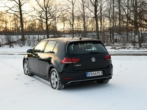 VOLKSWAGEN Golf Thumbnail 5