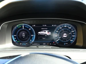 VOLKSWAGEN Golf Thumbnail 3