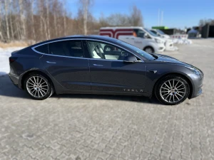TESLA Model 3 Thumbnail 9