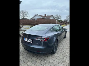 TESLA Model 3 Thumbnail 7