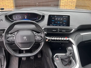 PEUGEOT 5008 Thumbnail 3
