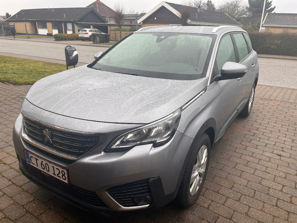 PEUGEOT 5008