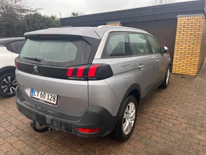 PEUGEOT 5008 Thumbnail 9
