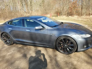 TESLA S Thumbnail 9