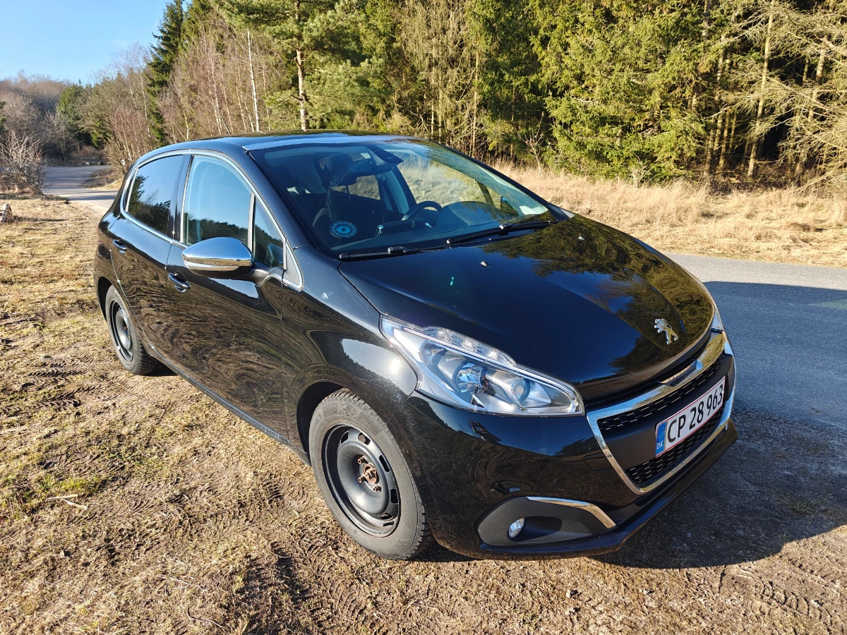 PEUGEOT 208 1