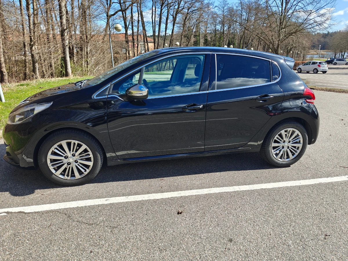 PEUGEOT 208 Thumbnail 5