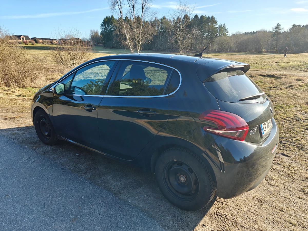 PEUGEOT 208 Thumbnail 6