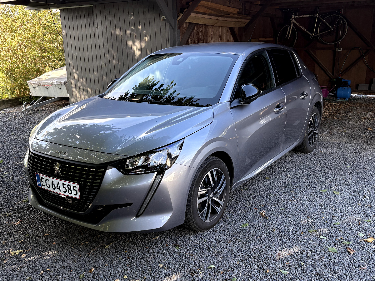 PEUGEOT 208