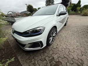 VOLKSWAGEN Golf Thumbnail 1