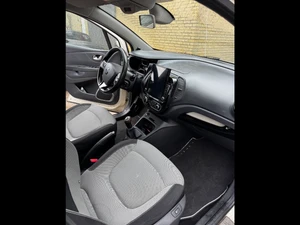 RENAULT Captur Thumbnail 6