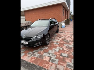 SKODA Octavia Thumbnail 1