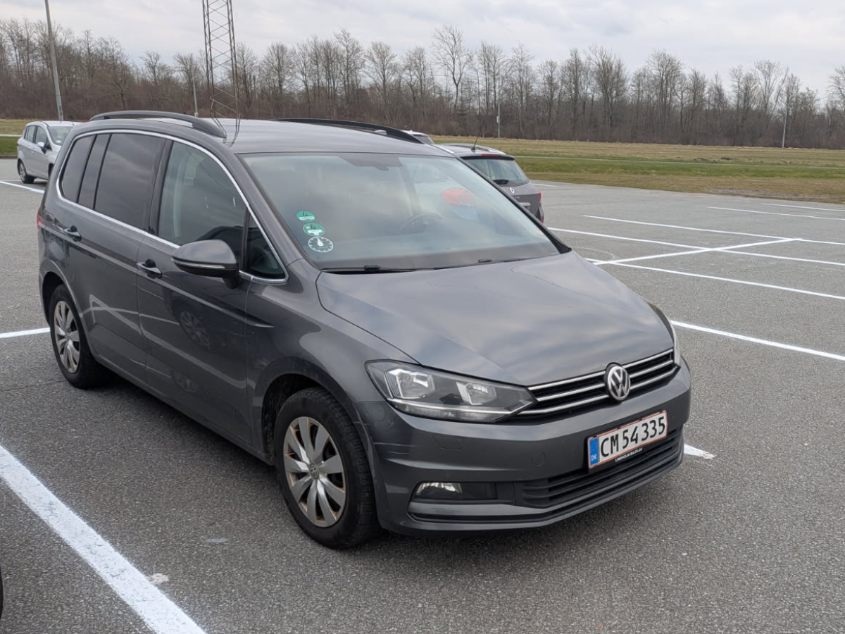 VOLKSWAGEN Touran
