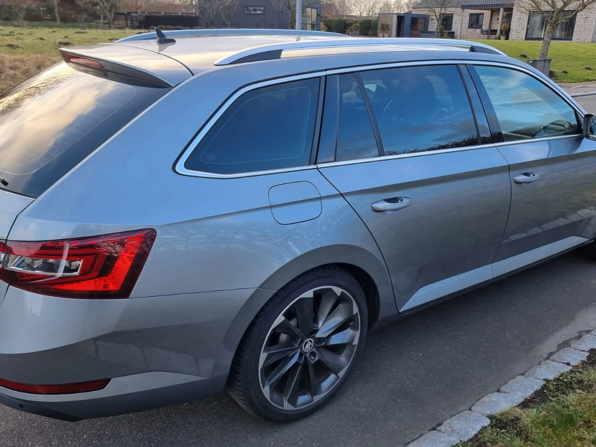 SKODA Superb Thumbnail 6