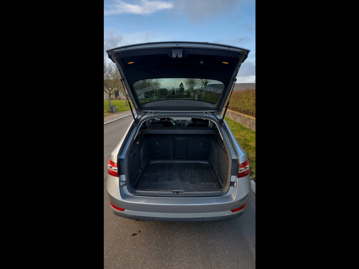 SKODA Superb Thumbnail 13