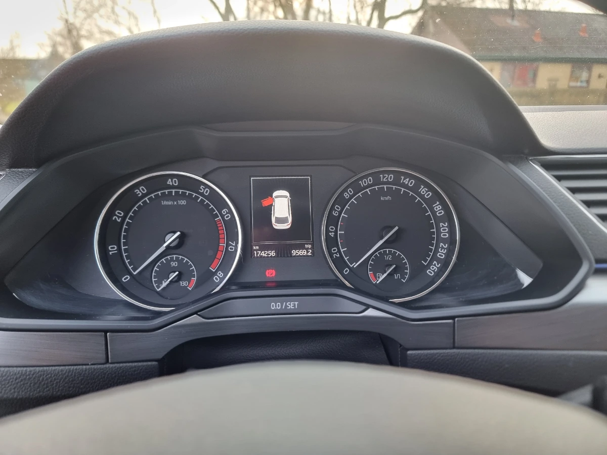 SKODA Superb Thumbnail 10