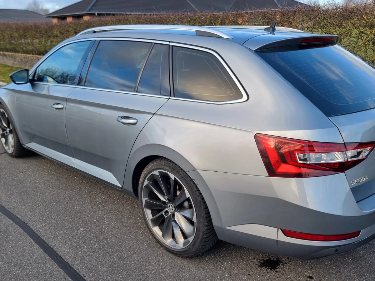 SKODA Superb Thumbnail 2