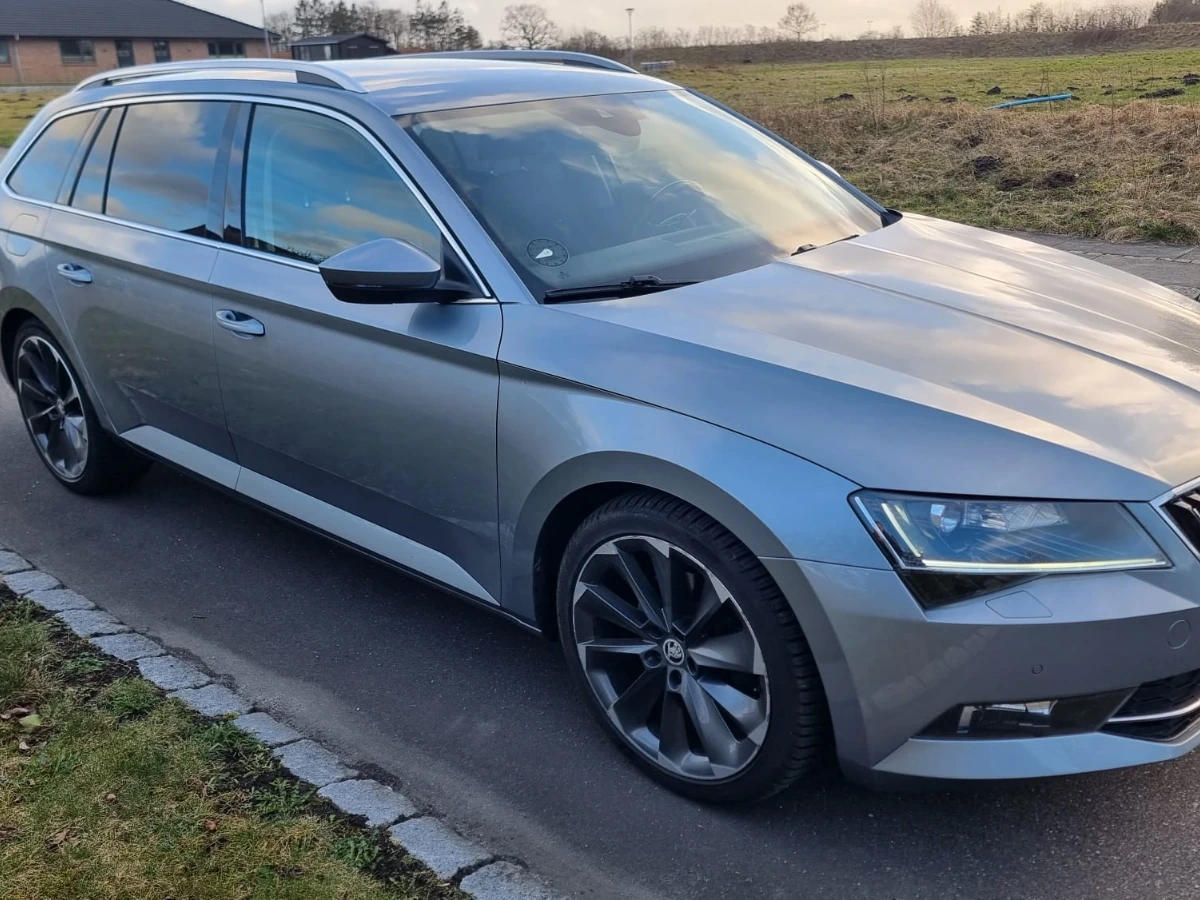 SKODA Superb Thumbnail 5