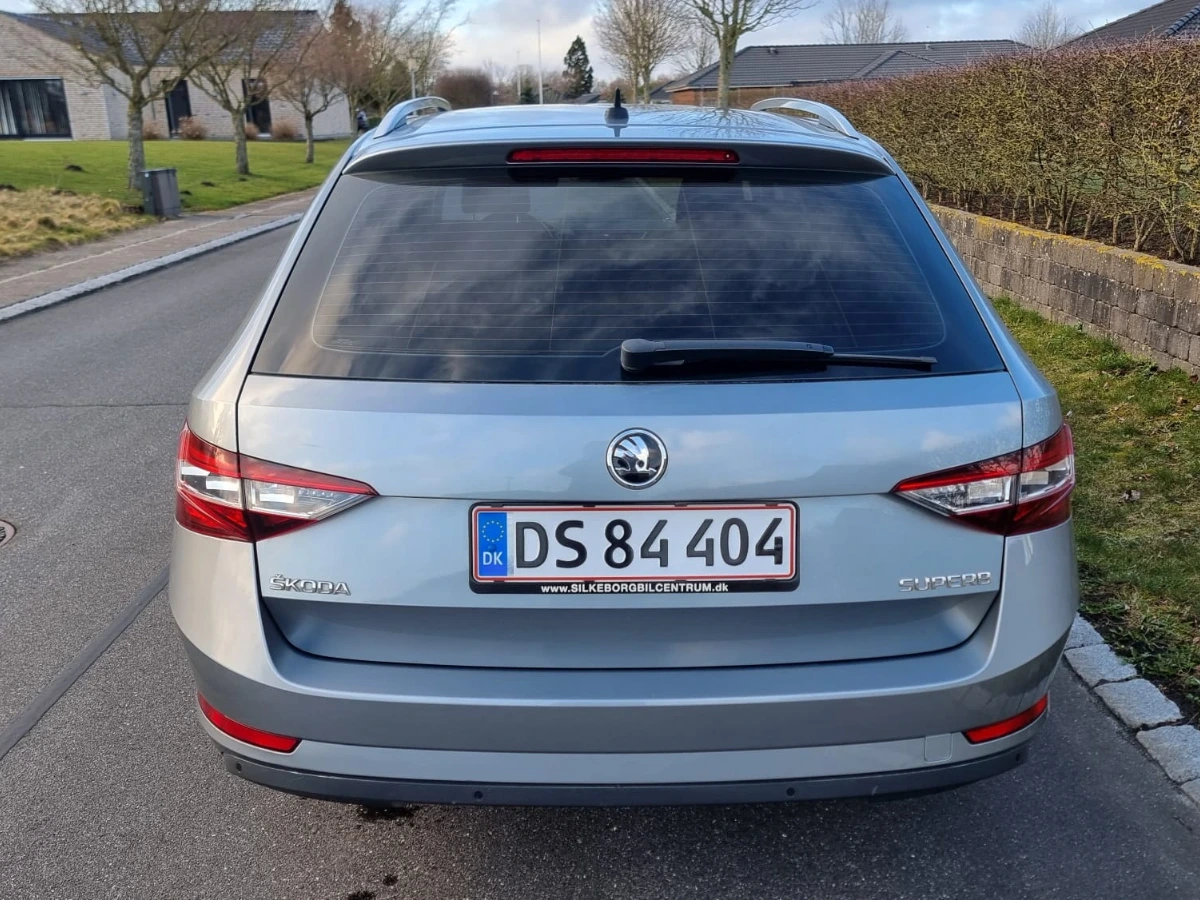 SKODA Superb Thumbnail 7