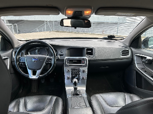 VOLVO V60 Thumbnail 2