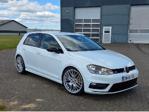 VOLKSWAGEN Golf Thumbnail 1