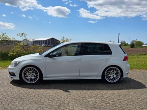 VOLKSWAGEN Golf Thumbnail 4
