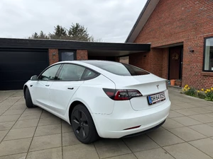 TESLA Model 3 Thumbnail 12