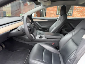 TESLA Model 3 Thumbnail 7