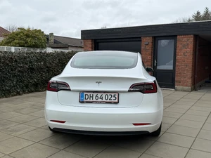 TESLA Model 3 Thumbnail 11