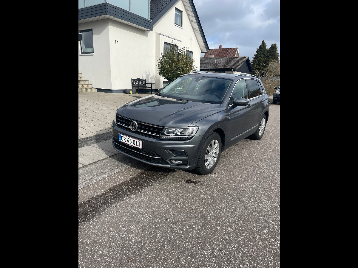 VOLKSWAGEN Tiguan