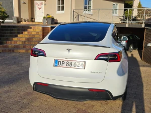 TESLA Model Y Thumbnail 4