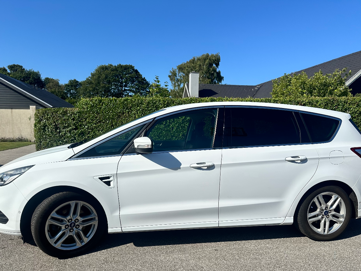FORD S-Max Thumbnail 1