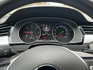 VOLKSWAGEN Passat Thumbnail 7