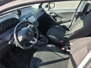 PEUGEOT 208 Thumbnail 6
