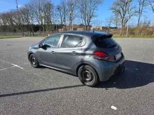 PEUGEOT 208 Thumbnail 8