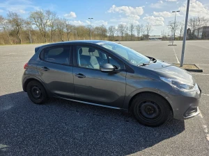 PEUGEOT 208 Thumbnail 1