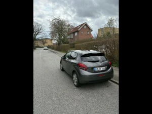 PEUGEOT 208 Thumbnail 5