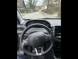 PEUGEOT 208 Thumbnail 3
