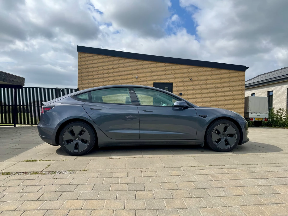TESLA Model 3